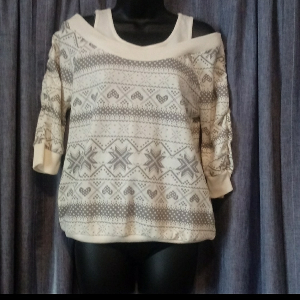 Off sholder sweater